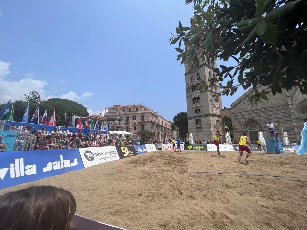 beach volley duomo.jpg tribuna