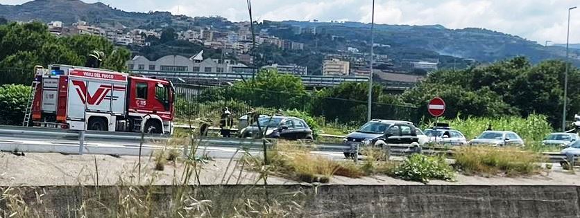 incidente bretelle reggio calabria auto ribaltata