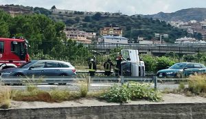 incidente bretelle reggio calabria auto ribaltata