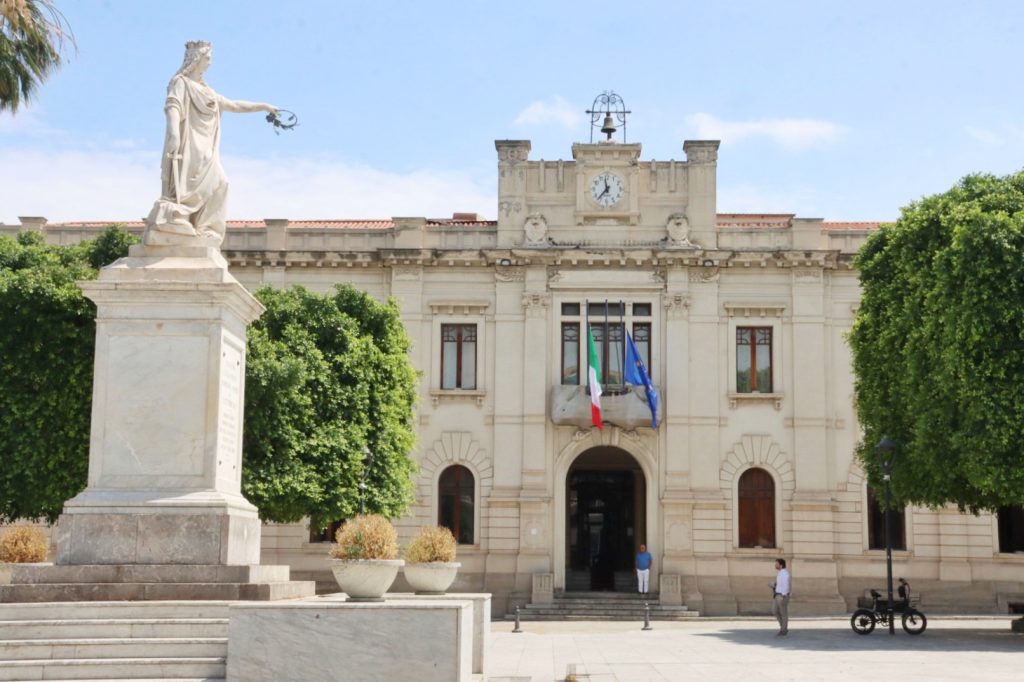 lutto nazionale berlusconi bandiere mezz'asta reggio calabria
