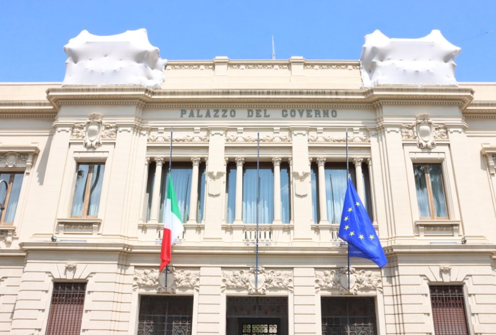lutto nazionale berlusconi bandiere mezz'asta reggio calabria