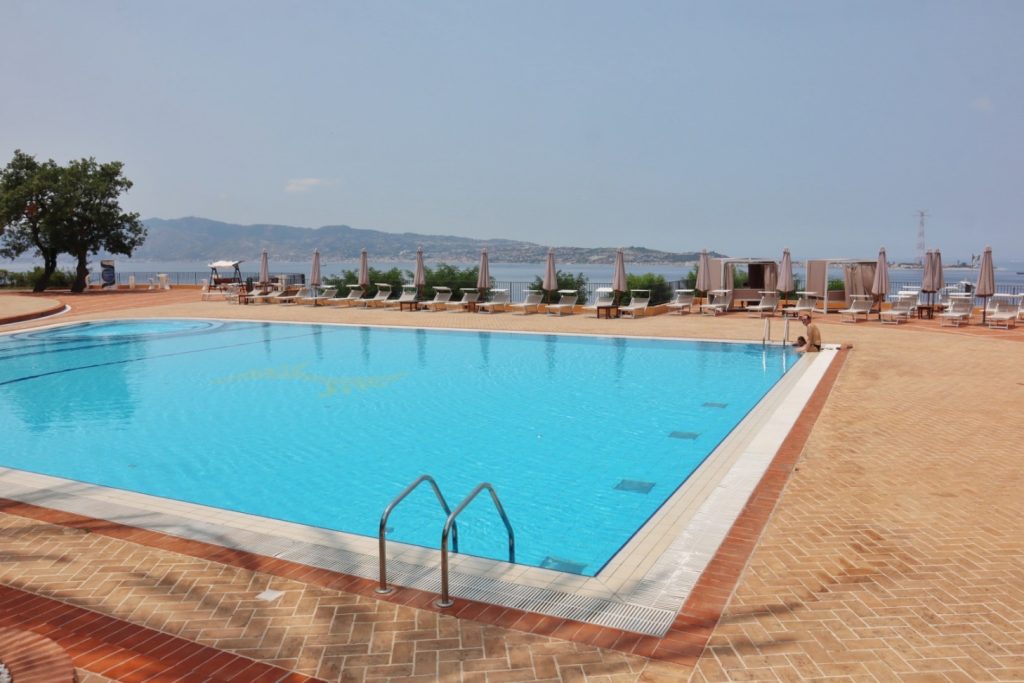 piscina altafiumara resort