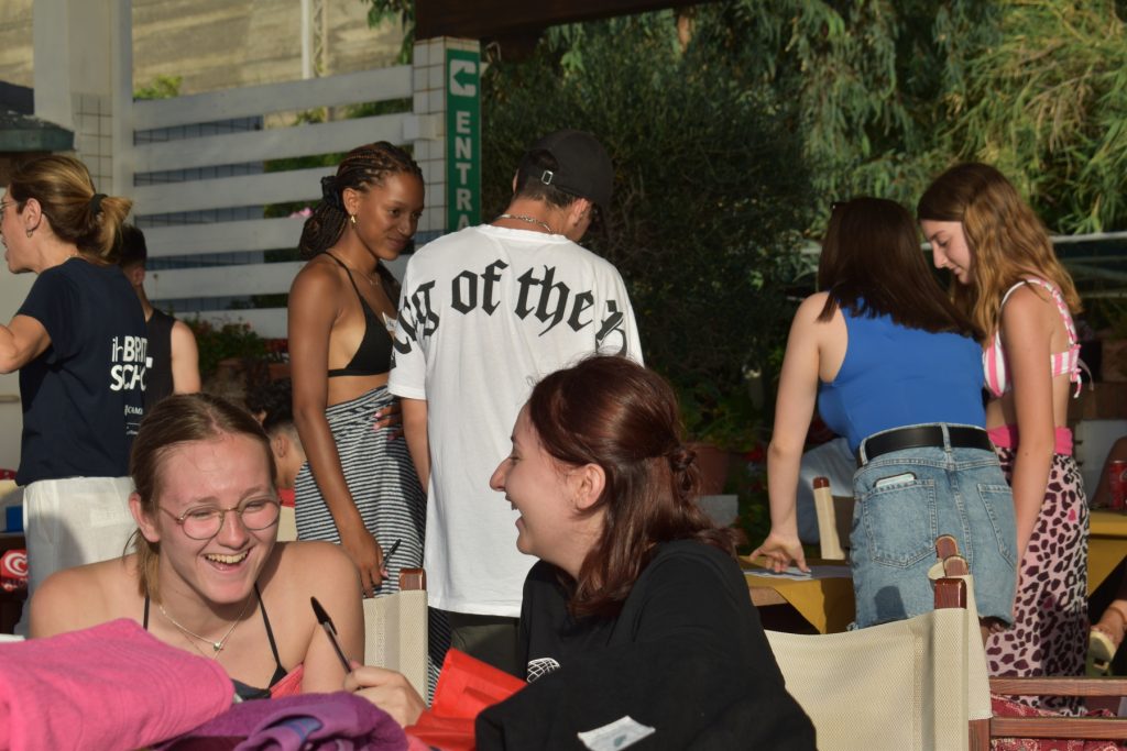 11 ragazzi americani a Reggio Calabria progetto Experiment ih British School