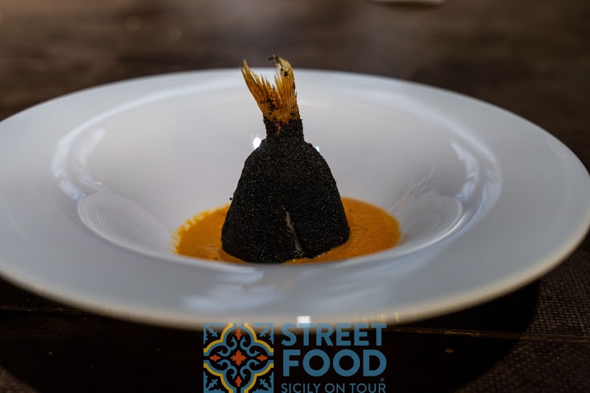 Arancino di triglia su salsa in agrodolce