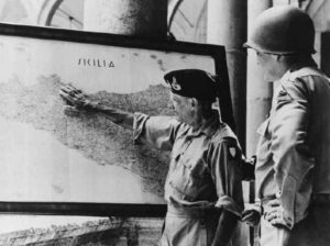 Foto 1 - Montgomery e Patton discutono l’operazione in Sicilia