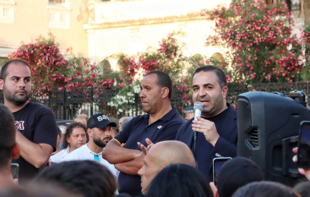 Manifestazione Tifosi Reggina Piazza Duomo