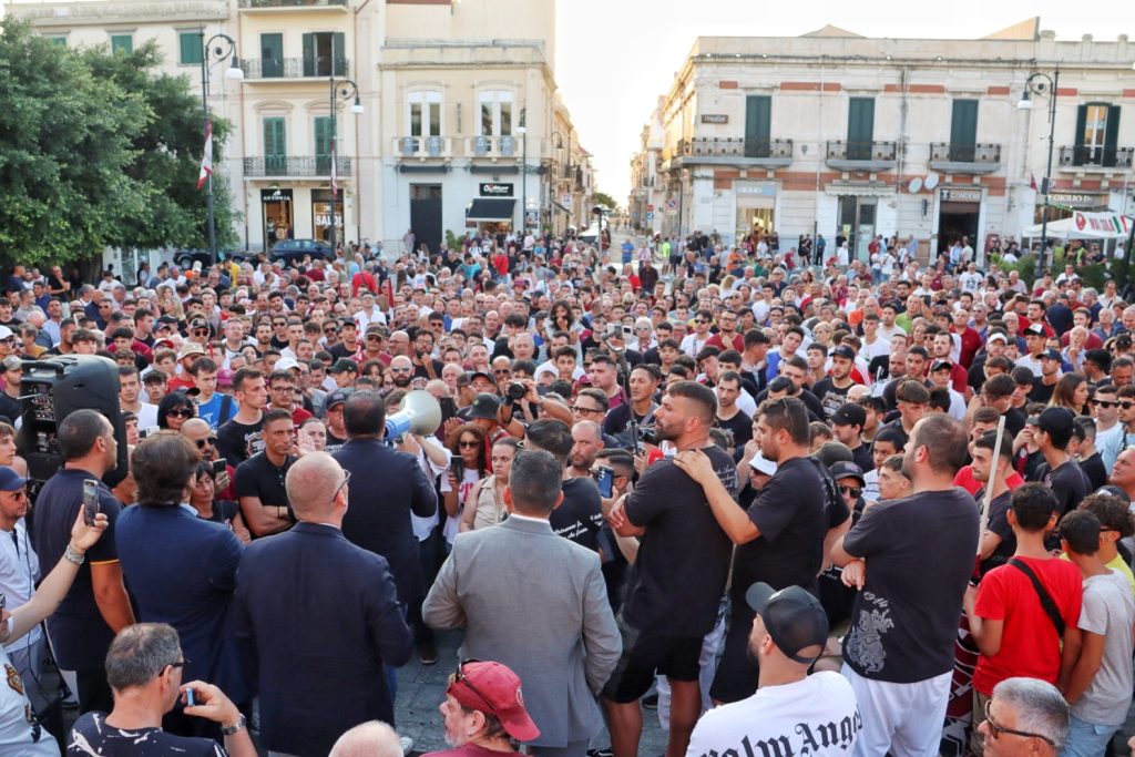 Manifestazione Tifosi Reggina Piazza Duomo