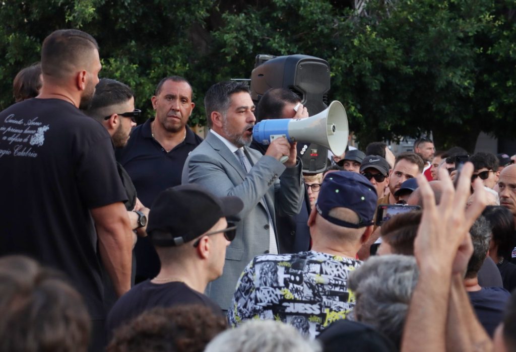 Manifestazione Tifosi Reggina Piazza Duomo