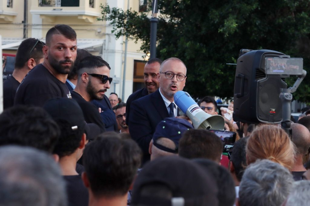Manifestazione Tifosi Reggina Piazza Duomo