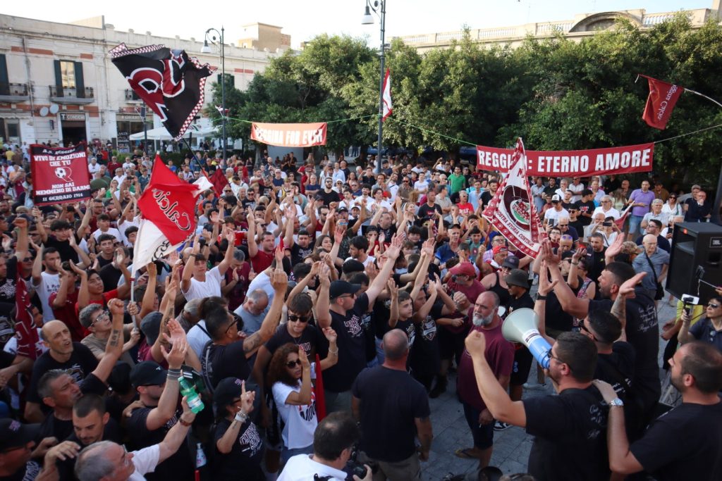 Manifestazione Tifosi Reggina Piazza Duomo