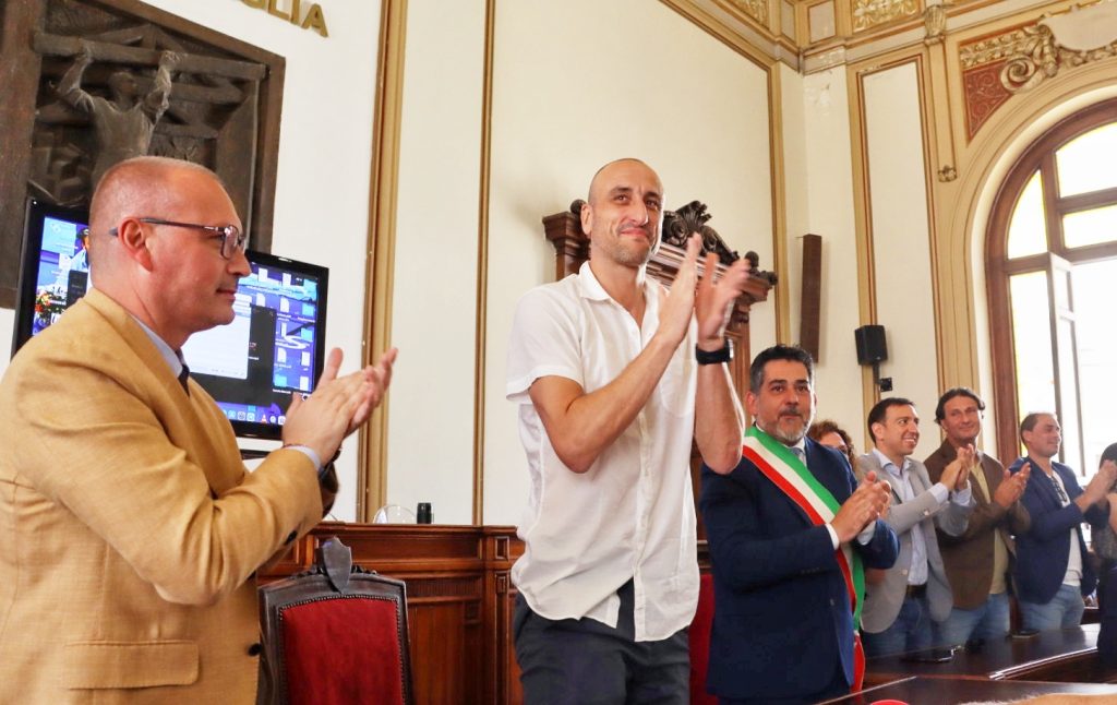 Manu Ginobili ritira il San Giorgio d'Oro a Reggio Calabria