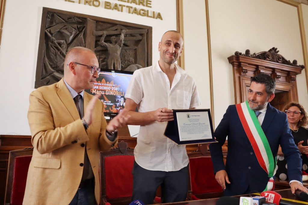 Manu Ginobili ritira il San Giorgio d'Oro a Reggio Calabria