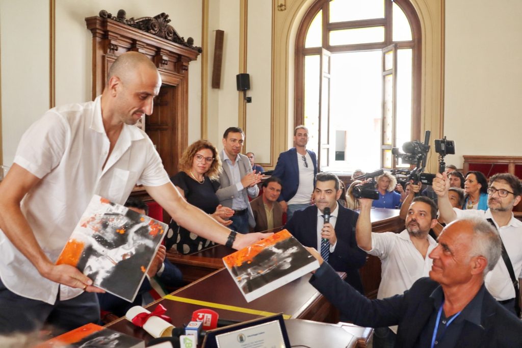 Manu Ginobili ritira il San Giorgio d'Oro a Reggio Calabria