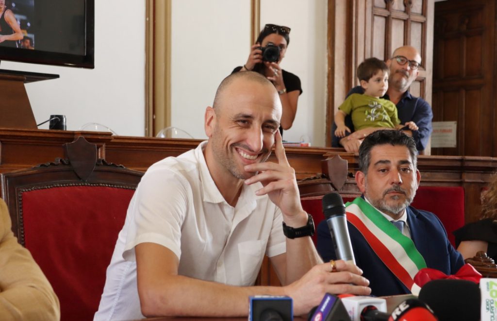 Manu Ginobili ritira il San Giorgio d'Oro a Reggio Calabria