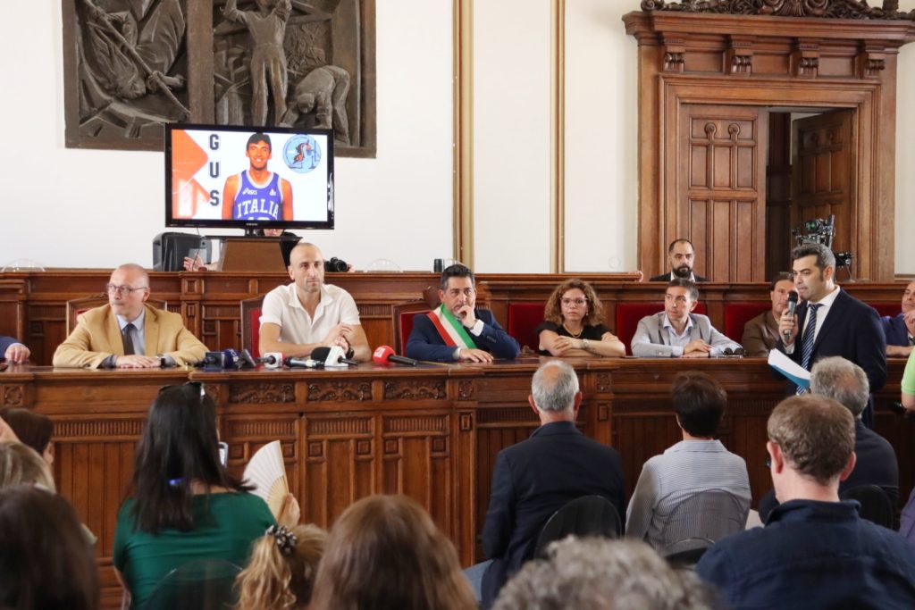 Manu Ginobili ritira il San Giorgio d'Oro a Reggio Calabria
