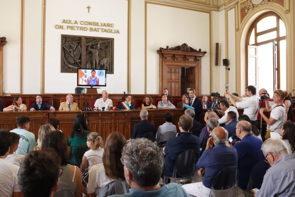 Manu Ginobili ritira il San Giorgio d'Oro a Reggio Calabria