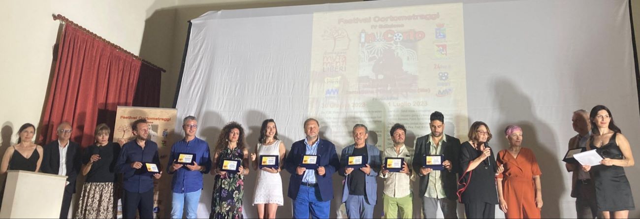 foto comunicato stampa vincitori in corto