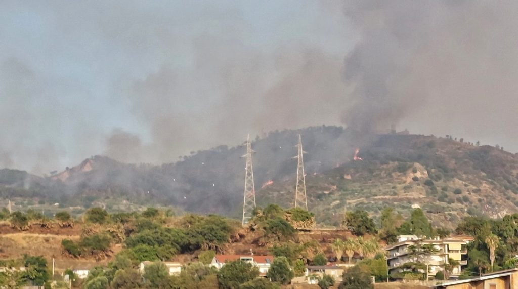 incendio colline reggio