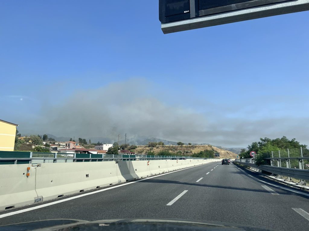 incendio colline reggio