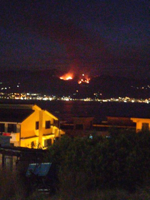 incendio messina visto da reggio