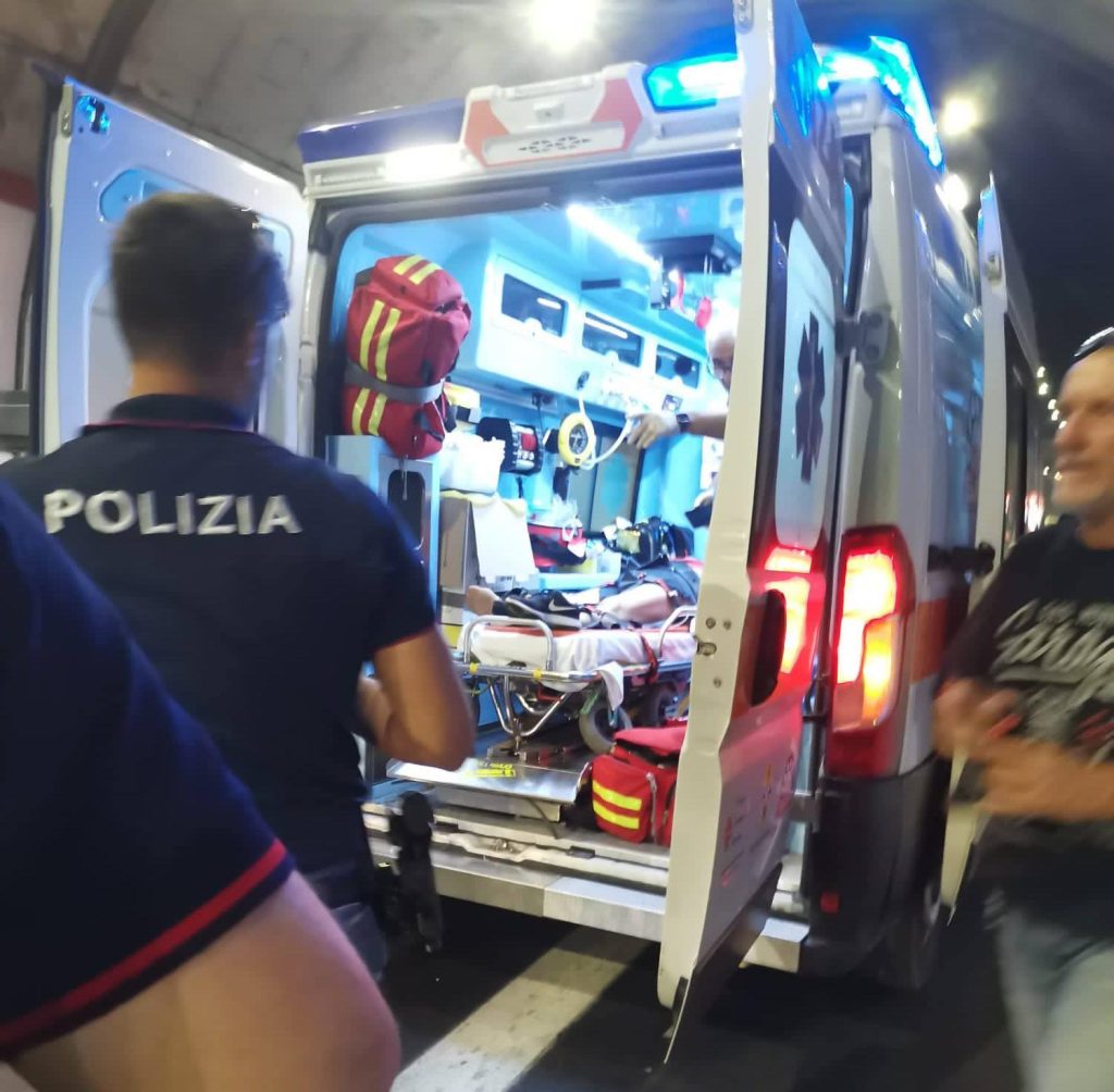 incidente a2 moto sull'asfalto