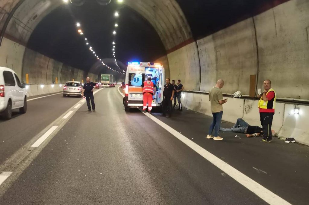 incidente a2 moto sull'asfalto
