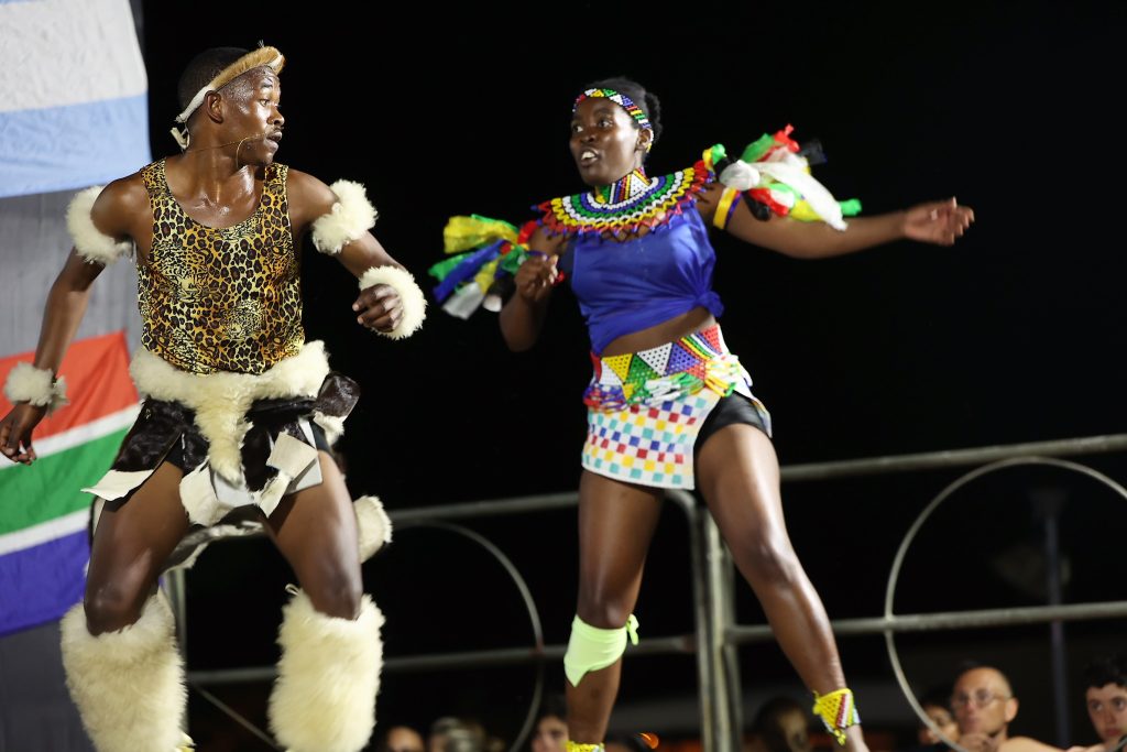 Festival Gira lu Mundu Peddaroti con Gruppi Argentina, Colombia e Sudafrica