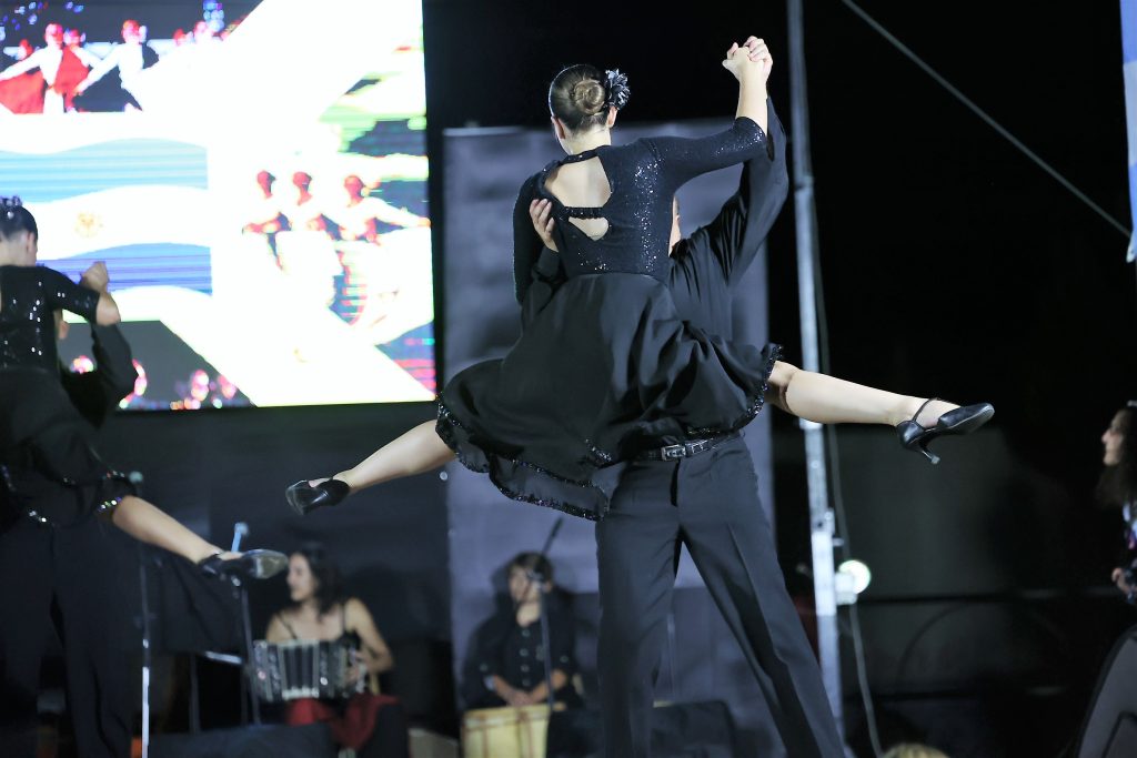 Festival Gira lu Mundu Peddaroti con Gruppi Argentina, Colombia e Sudafrica