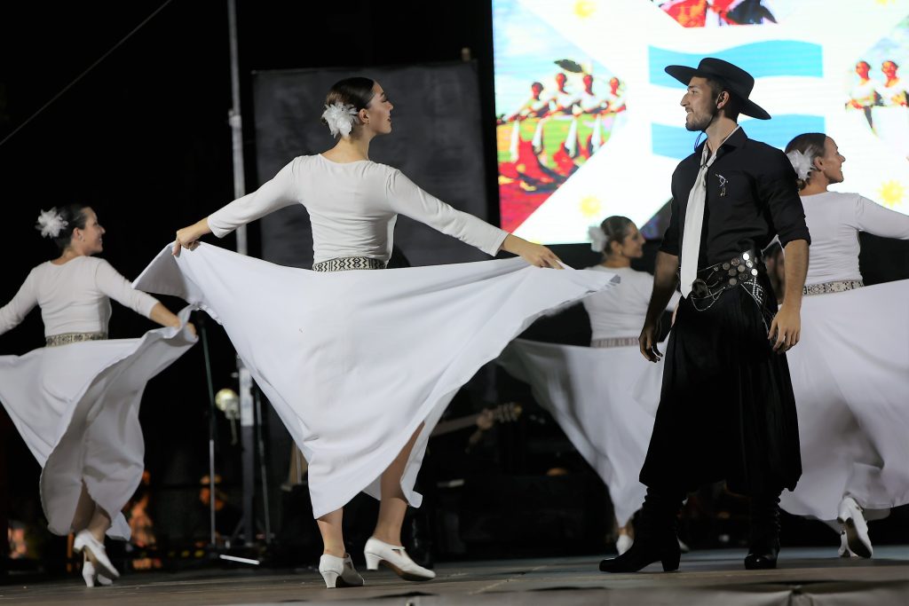 Festival Gira lu Mundu Peddaroti con Gruppi Argentina, Colombia e Sudafrica
