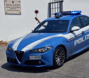 Volante polizia furto reggio calabria