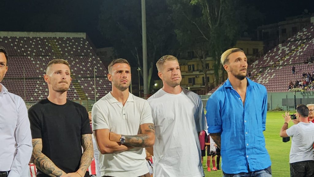 Iniziativa Curva Sud Reggina al Granillo calciatori Loiacono Liotti Gagliolo Di Chiara