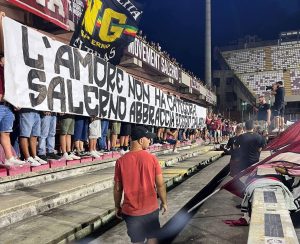 Striscione tifosi Salernitana per Reggina