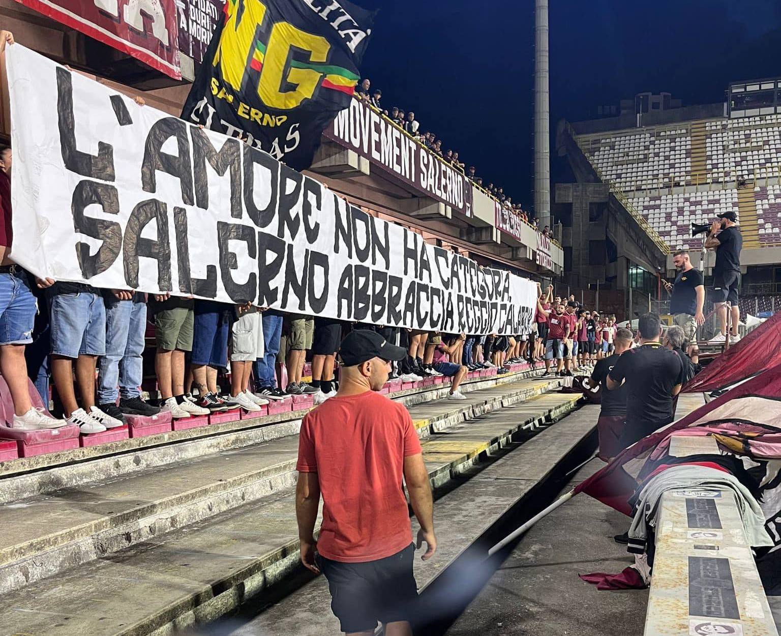 Striscione tifosi Salernitana per Reggina