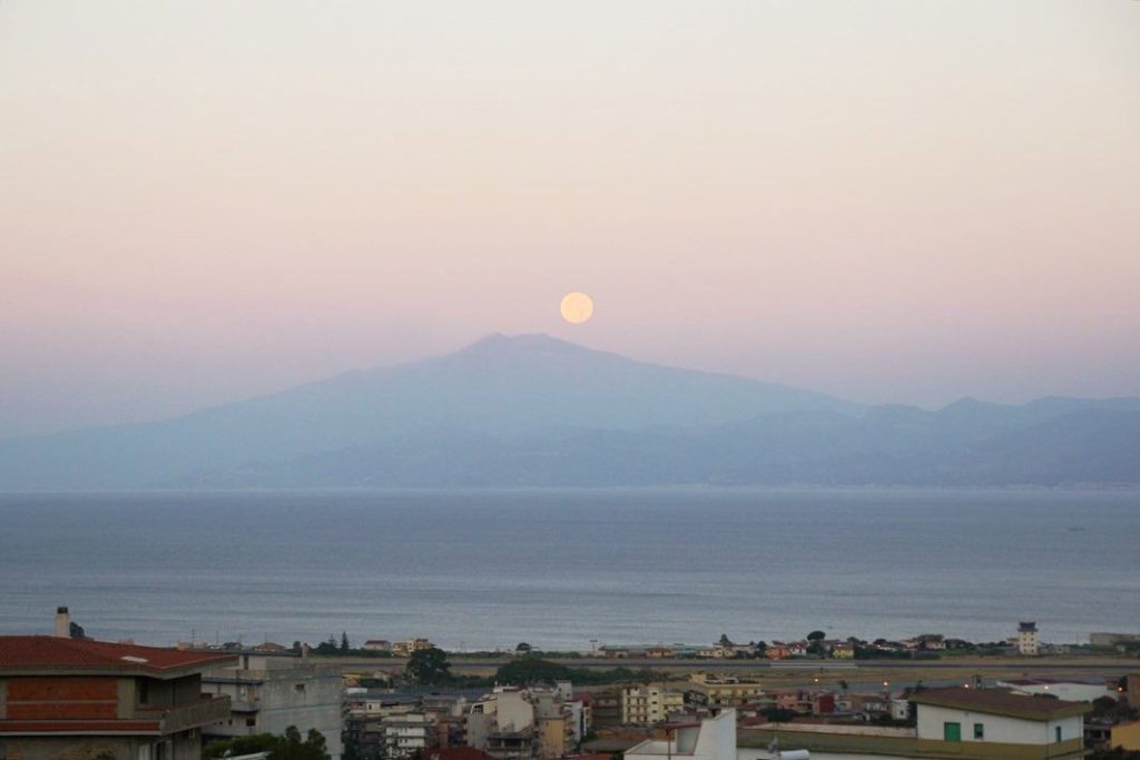 Superluna dello Storione etna 2 agosto 2023