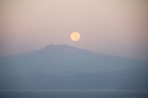 Superluna dello Storione etna 2 agosto 2023