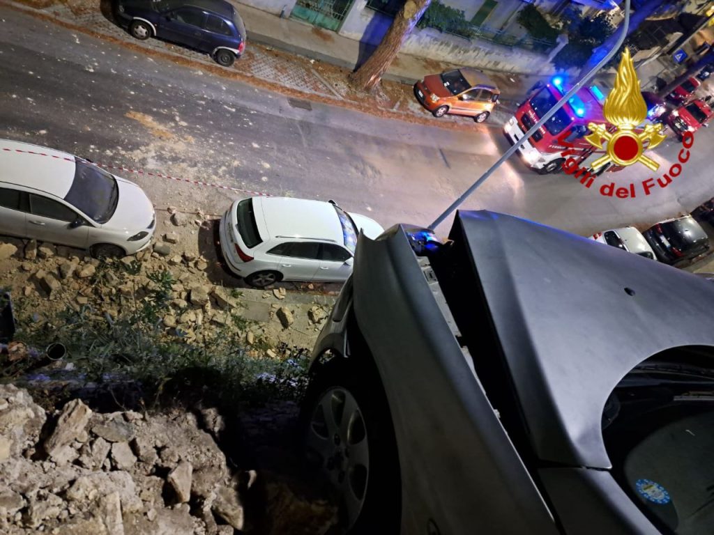 auto in bilico messina vigili del fuoco