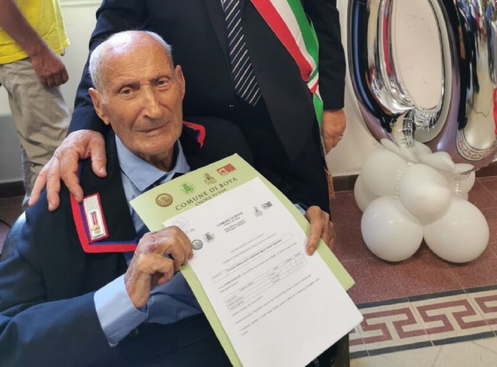 Bova in festa per i 100 anni di nonno Sebastiano