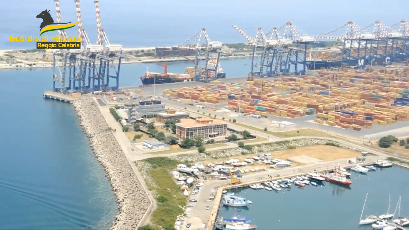 porto gioia tauro guardia di finanza