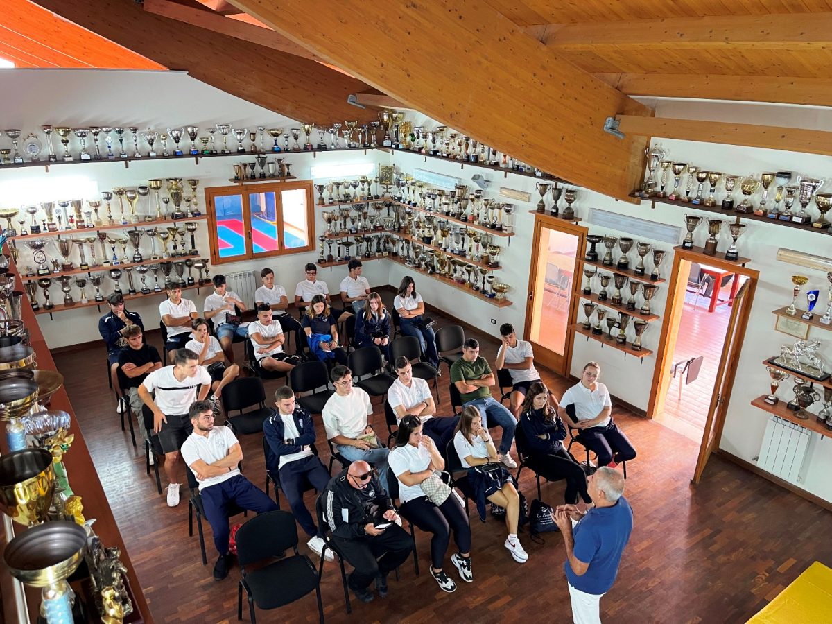 I Bronzi Di Riace E I Bronzi Di Porticello Gli Studenti Del Liceo 