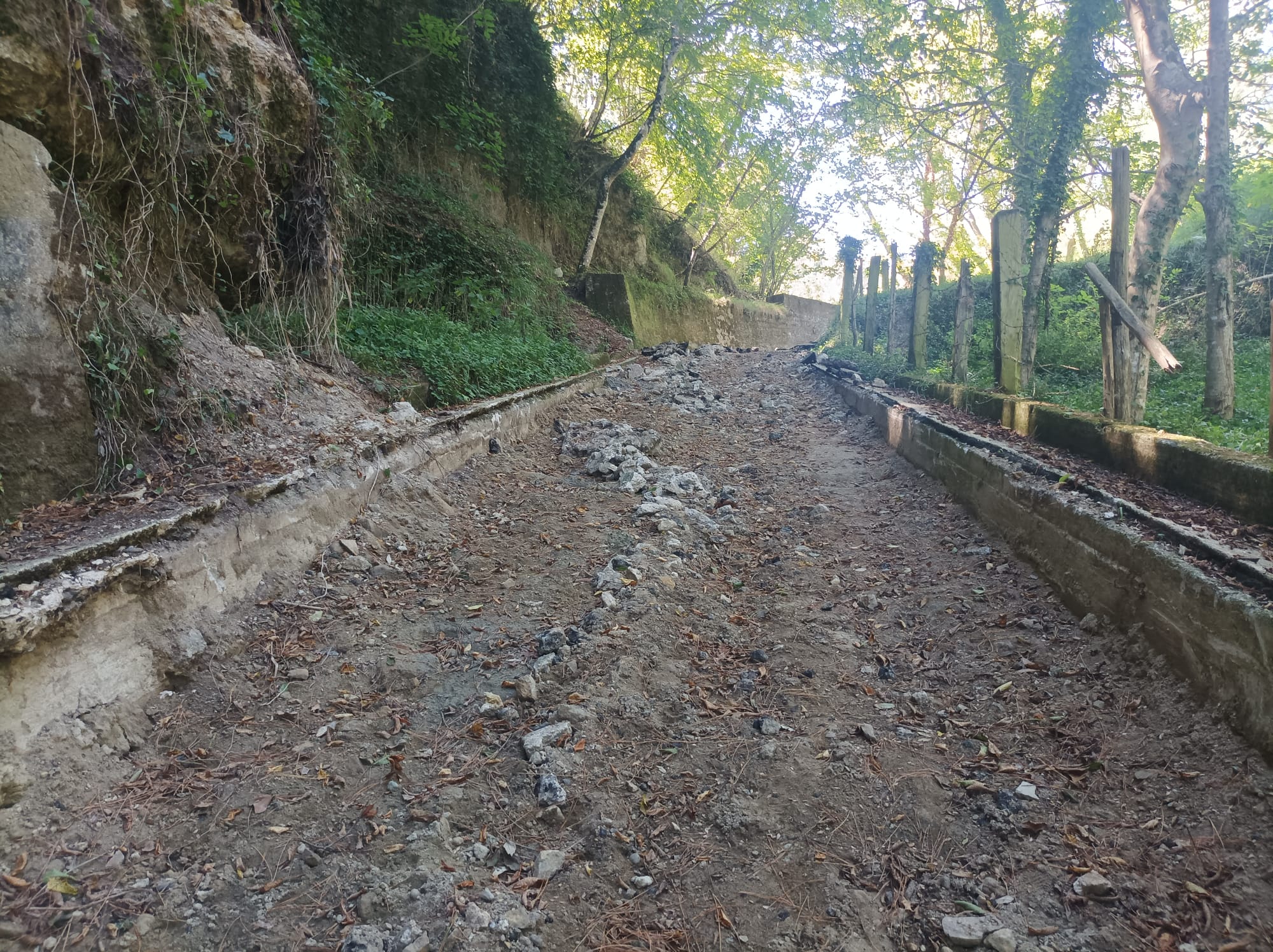 La strada per le Grotte di Tremusa