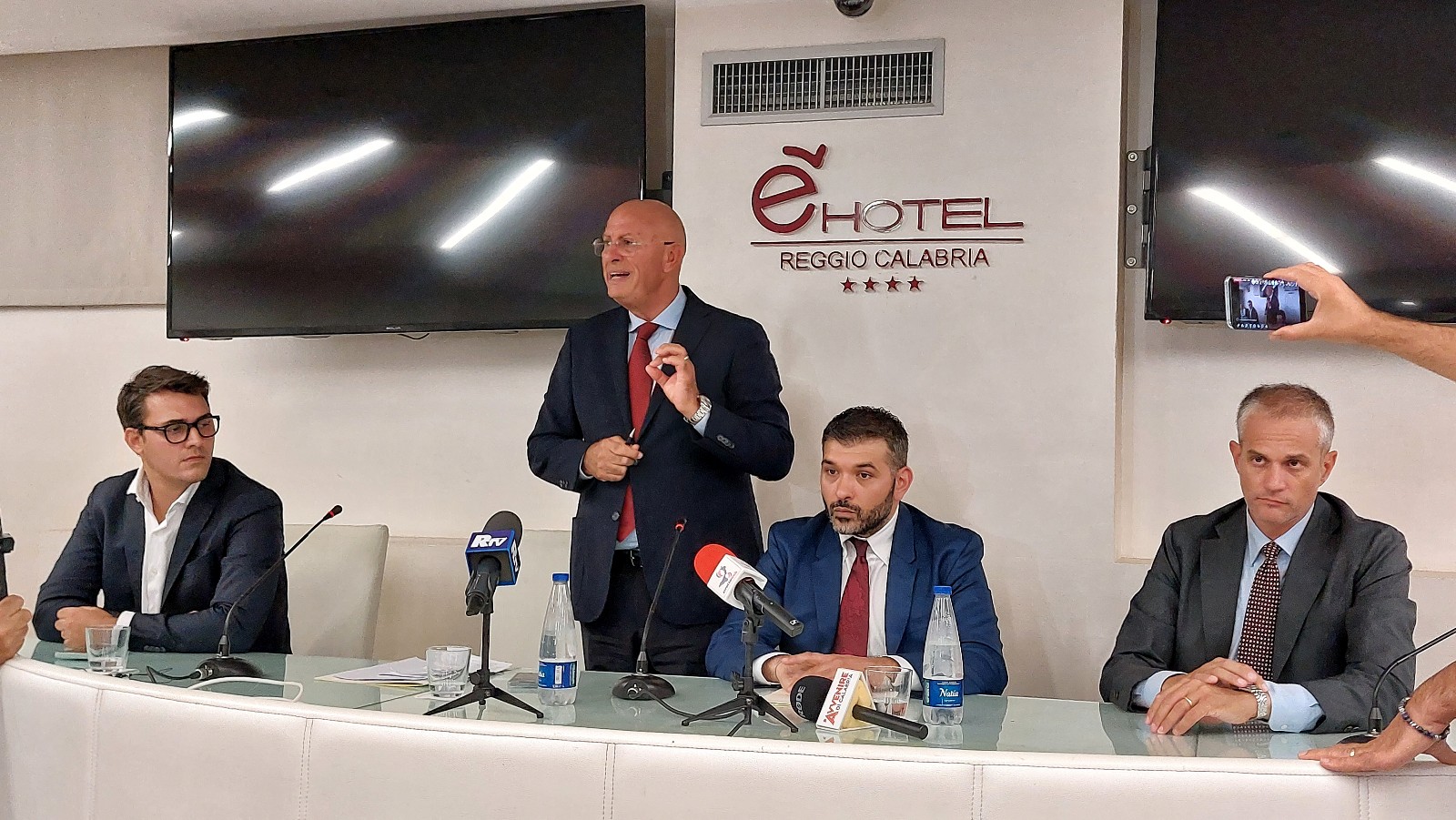 conferenza stampa presentazione fenice amaranto