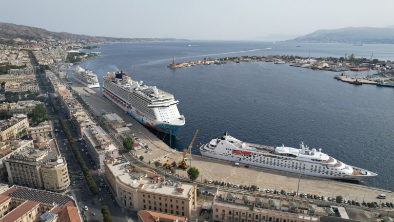 navi da crociera a Messina