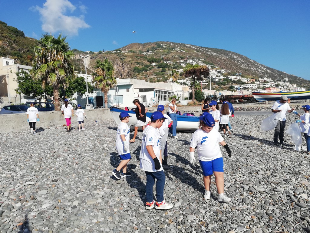 Progetto Adotta una Spiaggia in Sicilia raccolti mozziconi sigaretta