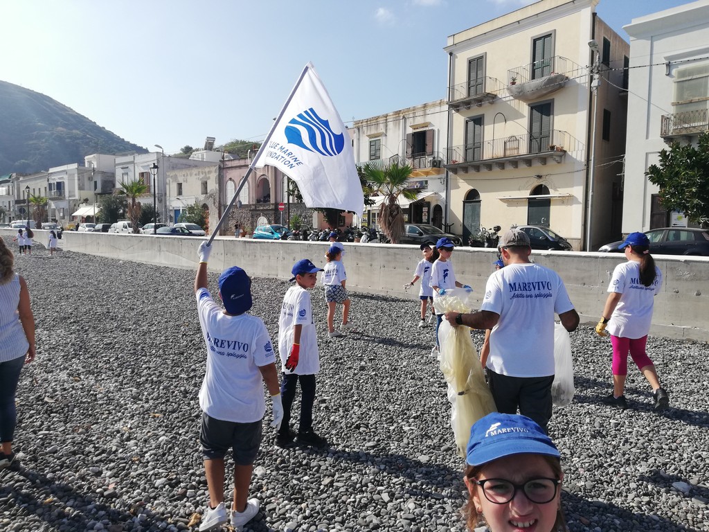 Progetto Adotta una Spiaggia in Sicilia raccolti mozziconi sigaretta
