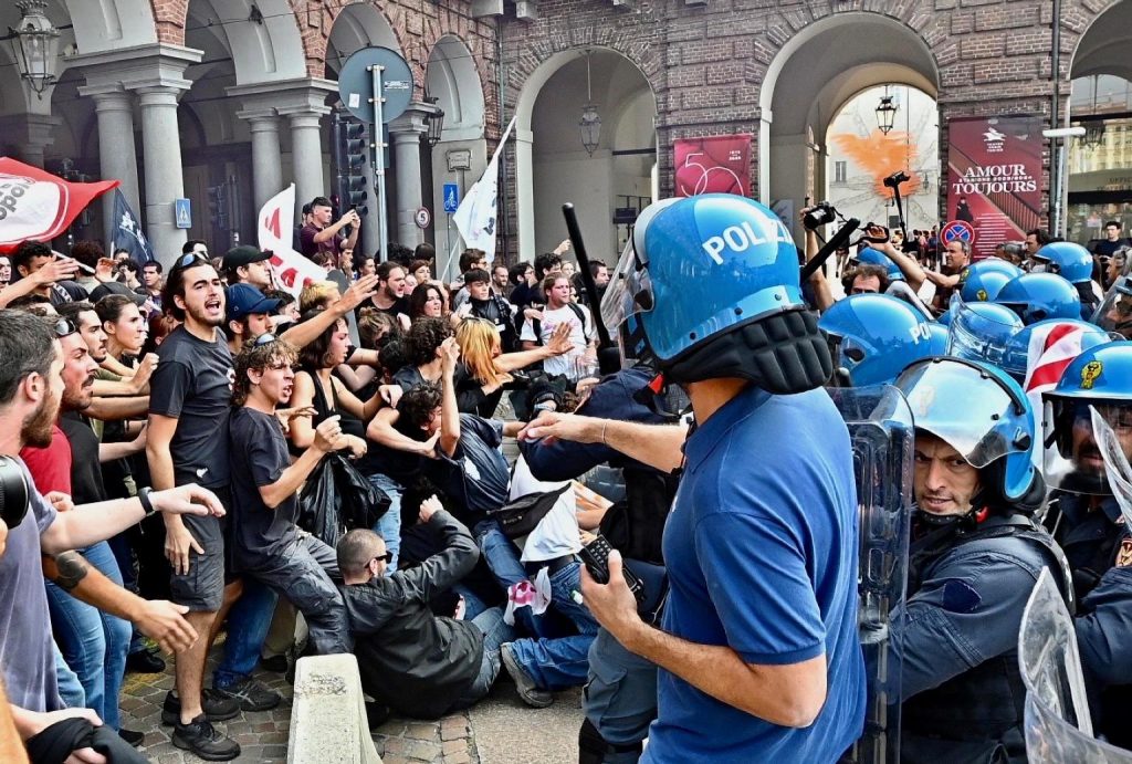 Proteste contro Meloni a Torino