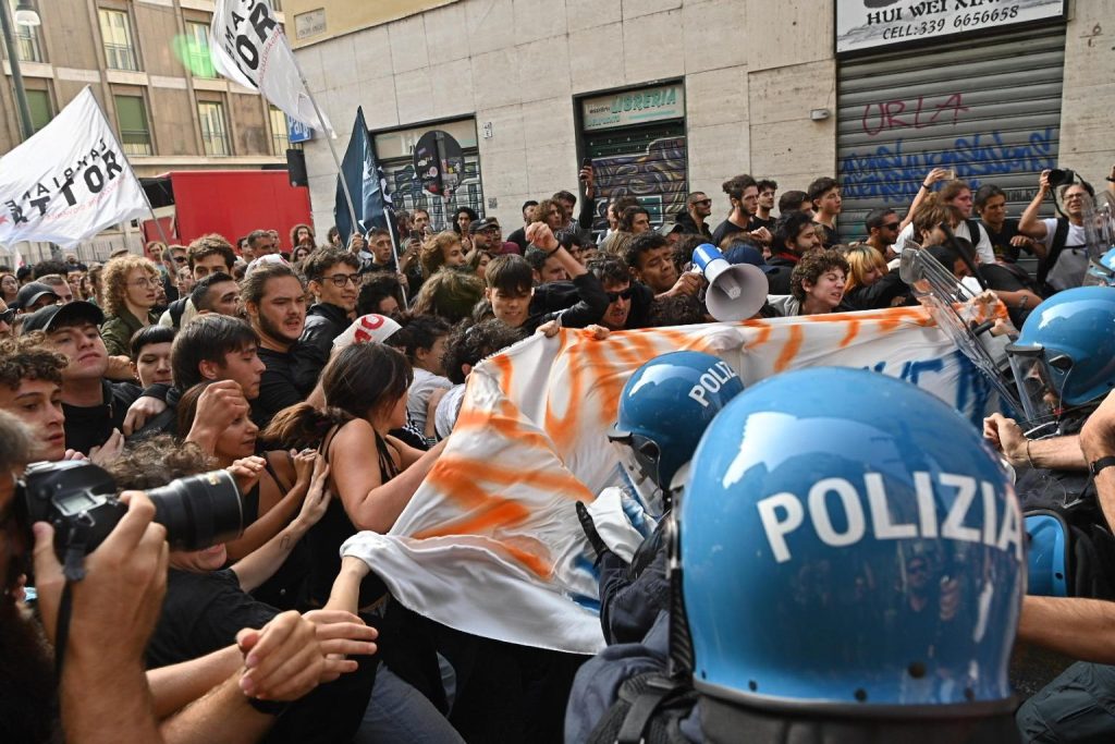 Proteste contro Meloni a Torino