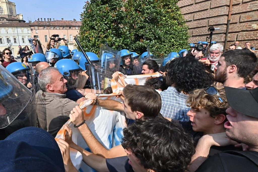 Proteste contro Meloni a Torino