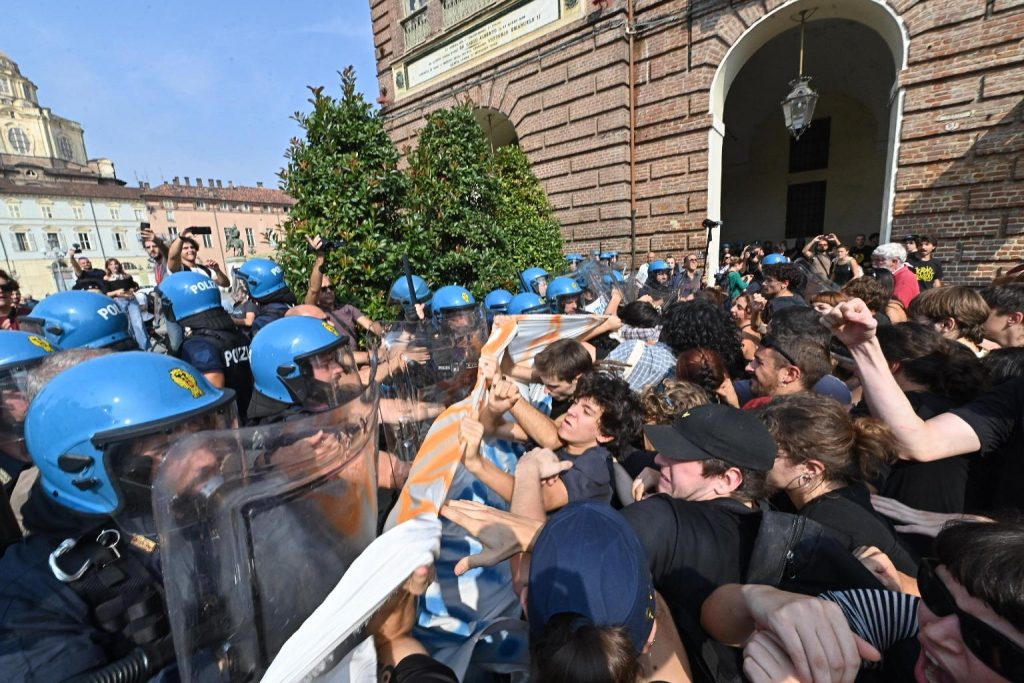 Proteste contro Meloni a Torino