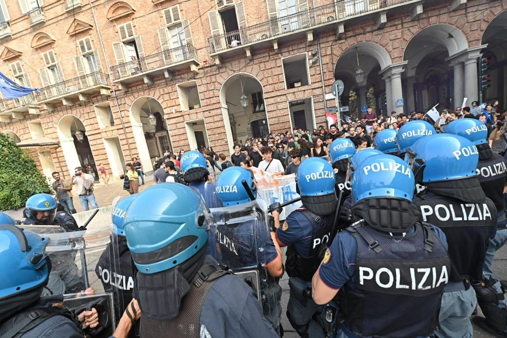 Proteste contro Meloni a Torino