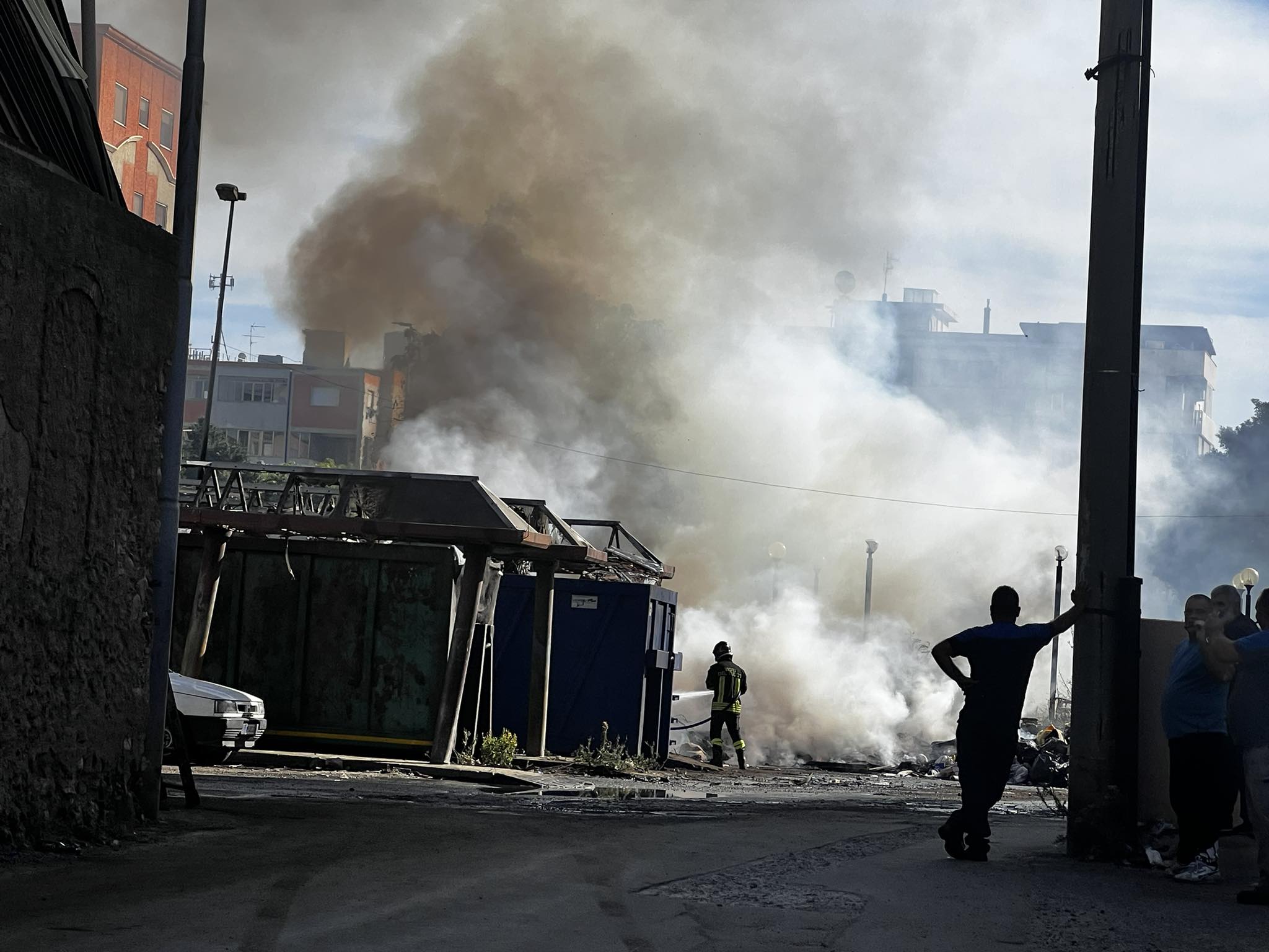 incendio rifiuti viale marconi (6)